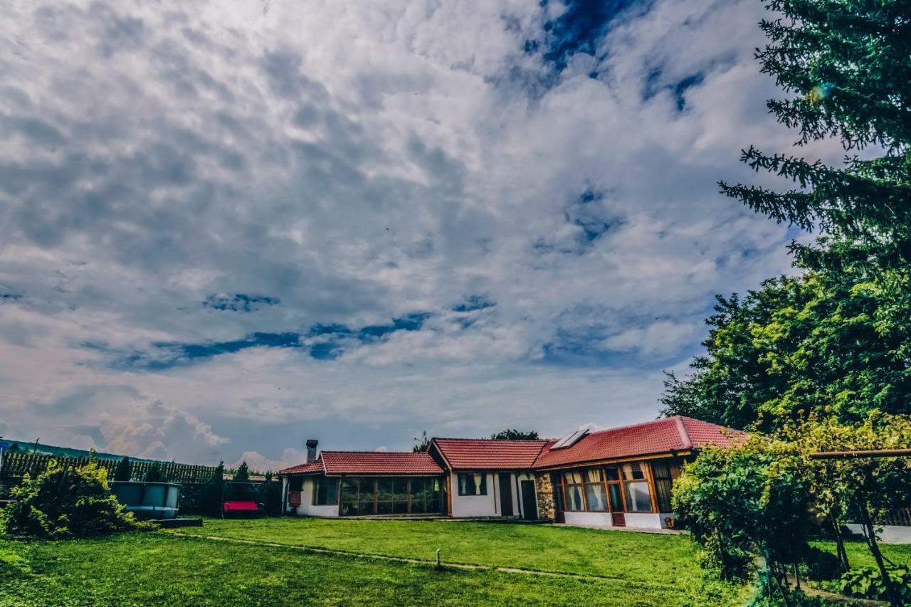 Завоя Hotel Krushuna Buitenkant foto